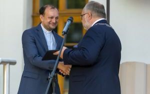 Dni Otwarte Pałacu w Miechowicach. Wręczenie Medalu Miasta Bytomia ks. Janowi Kurko (1)