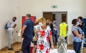 Trwają Dni Otwarte Pałacu w Bytomiu-Miechowicach. Piękna pogoda zachęca do odwiedzin w Parku Ludowym, gdzie mieszkańcy naszego miasta mogą zobaczyć odbudowane pozostałości pałacu Tiele-Wincklerów (1)