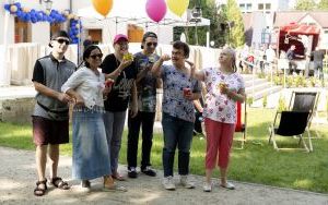 Trwają Dni Otwarte Pałacu w Bytomiu-Miechowicach. Piękna pogoda zachęca do odwiedzin w Parku Ludowym, gdzie mieszkańcy naszego miasta mogą zobaczyć odbudowane pozostałości pałacu Tiele-Wincklerów, liczne spektakle, posłuchać koncertów oraz wykładów (2)