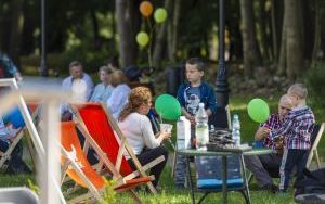 Trwają Dni Otwarte Pałacu w Bytomiu-Miechowicach. Piękna pogoda zachęca do odwiedzin w Parku Ludowym, gdzie mieszkańcy naszego miasta mogą zobaczyć odbudowane pozostałości pałacu Tiele-Wincklerów, liczne spektakle, posłuchać koncertów oraz wykładów (6)
