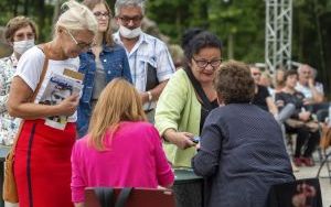 Trwają Dni Otwarte Pałacu w Bytomiu-Miechowicach. Piękna pogoda zachęca do odwiedzin w Parku Ludowym (5)