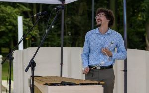 Trwają Dni Otwarte Pałacu w Bytomiu-Miechowicach. Piękna pogoda zachęca do odwiedzin w Parku Ludowym (10)