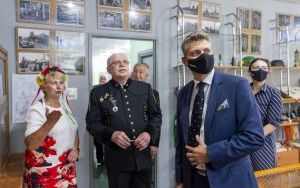 Prezydent Mariusz Wołosz otworzył Izbę Pamięci „Rozbarku” (10)
