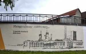 Mural nawiązujący do historii Rozbarku ozdobi zabytkowy mur oporowy (1)