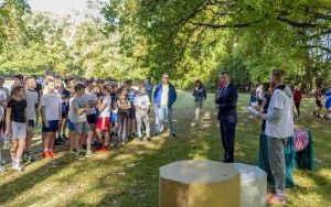 Ponad 300 uczniów rywalizowało w sztafetowych biegach przełajowych (9)