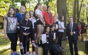 Ponad 300 uczniów rywalizowało w sztafetowych biegach przełajowych w Bytomiu (7)