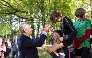Ponad 300 uczniów rywalizowało w sztafetowych biegach przełajowych w Bytomiu (10)