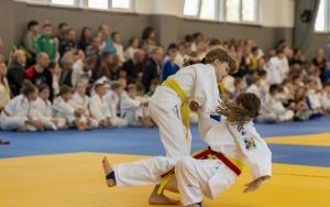 W Bytomiu walczą najlepsi młodzi judocy i judoczki. (10)