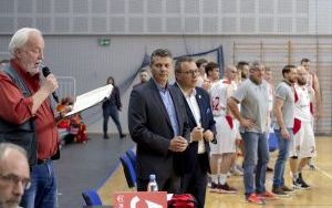 Bytomscy koszykarze gromią rywala (1)