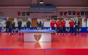 Mecz tenisa stołowego  (2)
