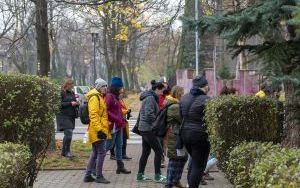Z telefonami w ręce fotografowali miasto (2)