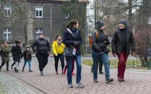 Z telefonami w ręce fotografowali miasto (4)
