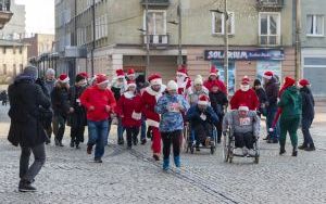 Bieg Świętych Mikołajów to wydarzenie, które na stałe wpisało się w kalendarz grudniowych imprez w naszym mieście (1)