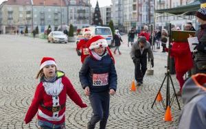 Bieg Świętych Mikołajów w Bytomiu. Charytatywna impreza, dzięki której wspieramy Fundację Wspólnota Burego Misia (4)