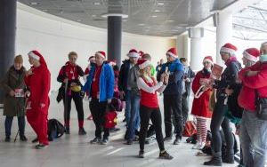 Bieg Świętych Mikołajów w Bytomiu. Charytatywna impreza, dzięki której wspieramy Fundację Wspólnota Burego Misia (7)