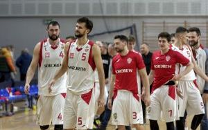  Wicelider rozgromiony w Bytomiu. Koszykarze Polonii nadal liderem II ligi  (8)