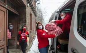 Prezydent i urzędnicy przygotowali szlachetne paczki (11)