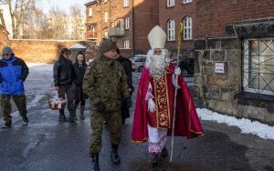 Dzieło Świętego Mikołaja. Upominki i paczki trafiają do najbardziej potrzebujących (2)