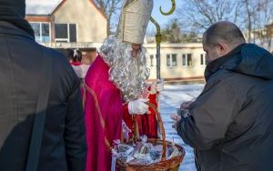 Dzieło Świętego Mikołaja. Upominki i paczki trafiają do najbardziej potrzebujących (17)