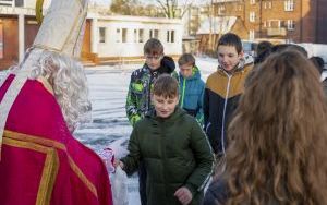 Dzieło Świętego Mikołaja. Upominki i paczki trafiają do najbardziej potrzebujących (5)
