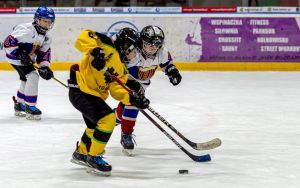 Młodzi hokeiści walczyli w eliminacjach (10)