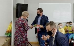 Uroczystość szkolna z okazji otwarcia nowego boiska (8)