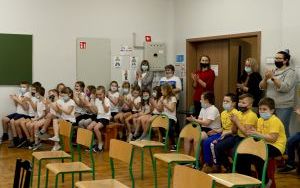 Uroczystość szkolna z okazji otwarcia nowego boiska (10)