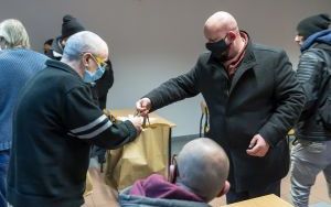 Wigilia w noclegowni dla osób bezdomnych (12)