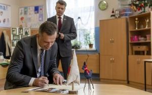 Zastępca prezydenta Adam Fras podczas wizyty w SP nr 4