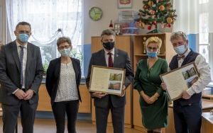 Władze miasta, dyrekcja szkoły orz przedstawicielka Rady Rodziców