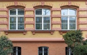Oczyszczona elewacja Szkoły Podstawowej nr 4 (7)