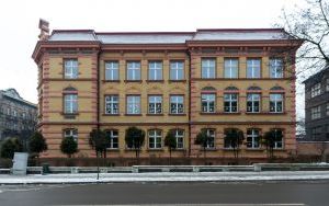 Oczyszczona elewacja Szkoły Podstawowej nr 4 (11)