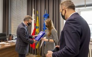 Prezydent pogratulował młodej bytomiance sukcesów w karate (3)