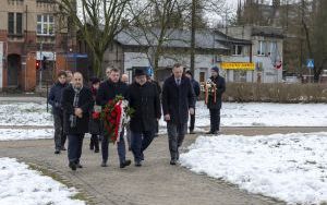 Złożenie kwiatów pod pomnikiem Ofiar Tragedii Górnośląskiej  (2)