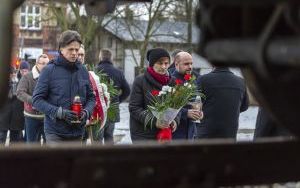 Złożenie kwiatów pod pomnikiem Ofiar Tragedii Górnośląskiej  (5)