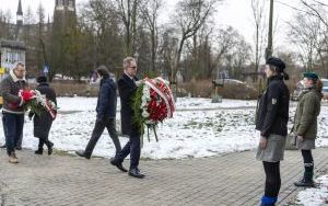 Złożenie kwiatów pod pomnikiem Ofiar Tragedii Górnośląskiej  (7)