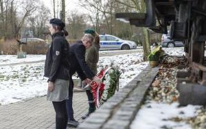 Złożenie kwiatów pod pomnikiem Ofiar Tragedii Górnośląskiej  (8)