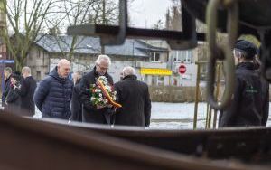 Złożenie kwiatów pod pomnikiem Ofiar Tragedii Górnośląskiej  (11)