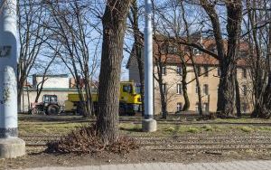 Pogoda dopisuje więc w Bytomiu rozpoczęło się sprzątanie ulic i chodników  (5)