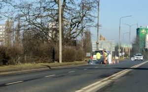 Rozpoczęły się naprawy ubytków w jezdni asfaltem lanym (2)
