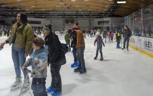 Ferie w Bytomiu na półmetku - Lodowisko im. Braci Nikodemowiczów (7)
