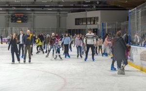 Ferie w Bytomiu na półmetku - Lodowisko im. Braci Nikodemowiczów (8)