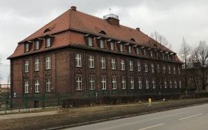 Budynek i wnętrza budynku przed remontem (2)