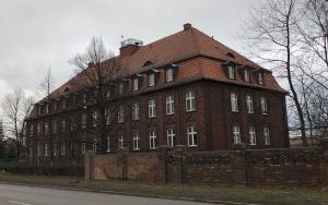 Budynek i wnętrza budynku przed remontem (3)