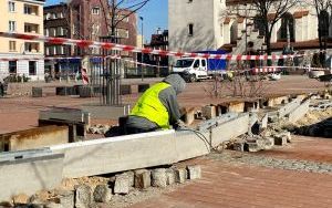 Trwają prace związane z naprawą uszkodzonego odwodnienia liniowego płyty Rynku (3)