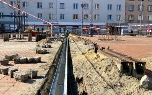Trwają prace związane z naprawą uszkodzonego odwodnienia liniowego płyty Rynku (6)