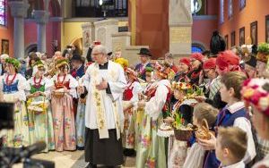  Z koszyczkiem w jakli i kiecce  (2)