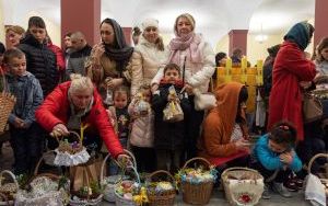 Liturgia wielkanocna dla Ukraińców. Wzięło w niej udział dzisiaj kilkaset osób (4)