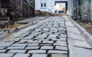 Średniowieczna ulica zmieni swoje oblicze. Trwa rewitalizacja ul. Zaułek (7)