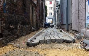 Średniowieczna ulica zmieni swoje oblicze. Trwa rewitalizacja ul. Zaułek (1)